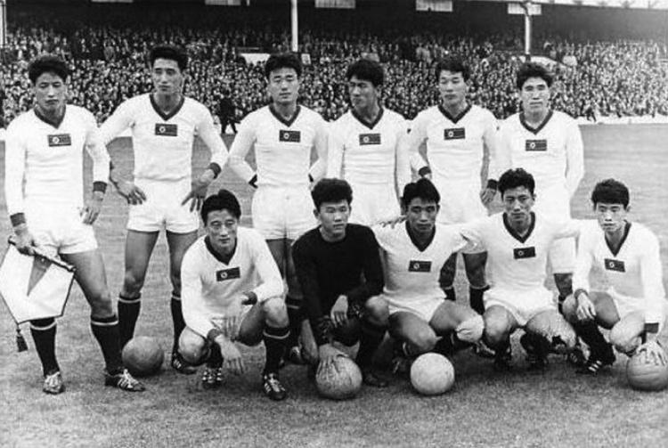 今天是海港足球俱乐部一线队球员鲍世蒙生日，让我们祝他生日快乐