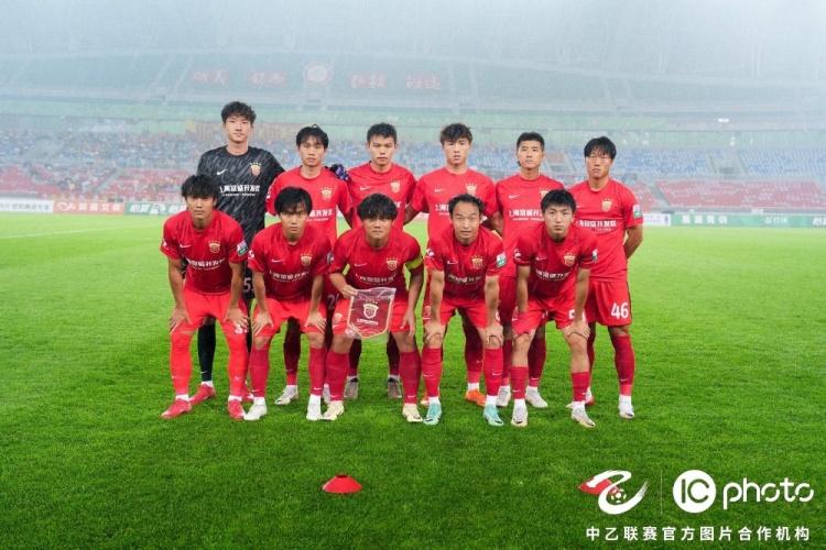 记者：有俱乐部对博尼感兴趣，但国米计划保留现有的四前锋阵容